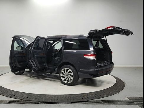 Used 2023 Lincoln Navigator Reserve AWD/4WD image 13