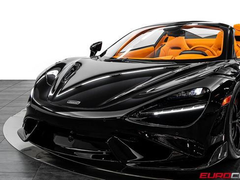 Used 2022 McLaren 765LT RWD image 16