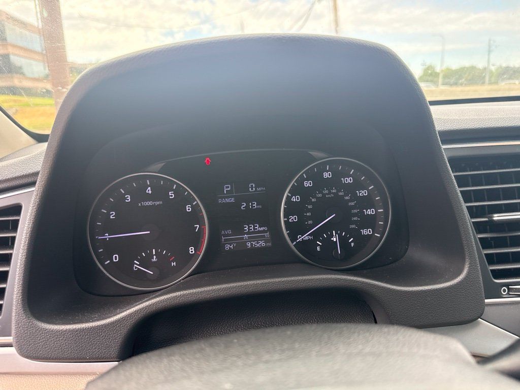 Used 2017 Hyundai Elantra SE FWD image 16