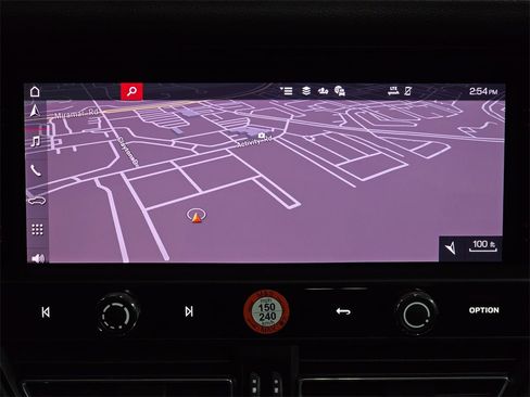 Certified 2025 Porsche Macan image 18