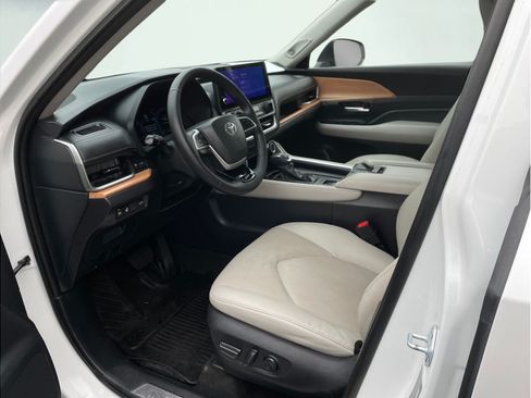 Certified 2024 Toyota Grand Highlander AWD image 10