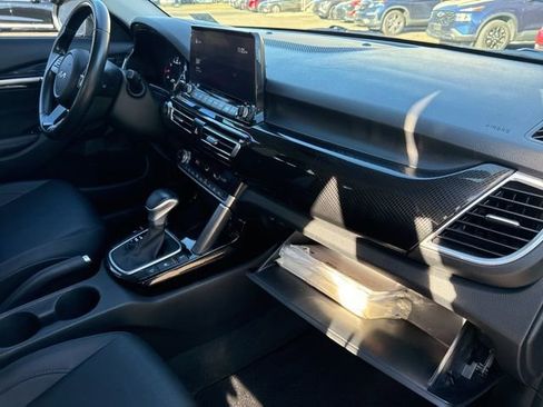 Used 2022 Kia Seltos EX image 27