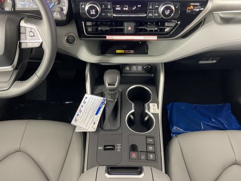New 2026 Toyota Highlander XLE AWD/4WD image 13