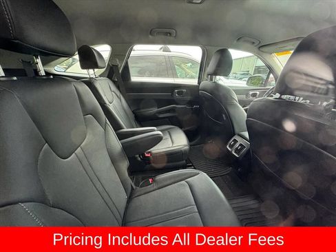 Used 2025 Kia Sorento EX FWD image 4