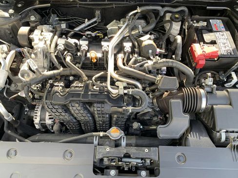 Used 2025 Nissan Altima 2.5 SV FWD image 33