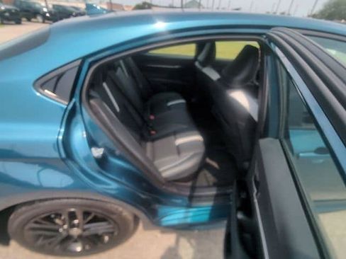 Used 2025 Toyota Camry SE w/ Convenience Package FWD image 5