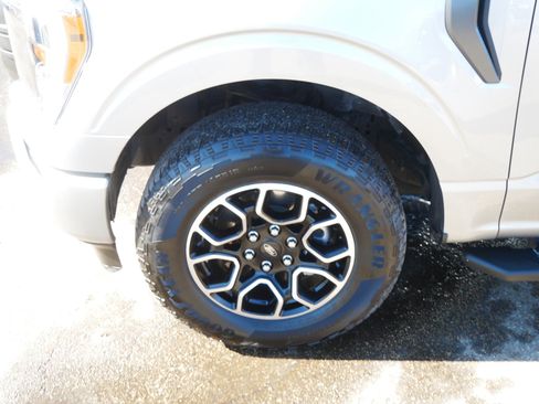 Certified 2022 Ford F150 XLT w/ Equipment Group 302A High image 15