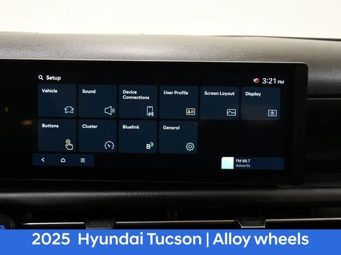 Used 2025 Hyundai Tucson SE AWD/4WD image 17