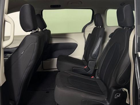 Used 2023 Chrysler Voyager LX FWD image 25