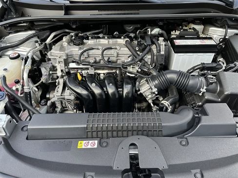Used 2022 Toyota Corolla LE image 9