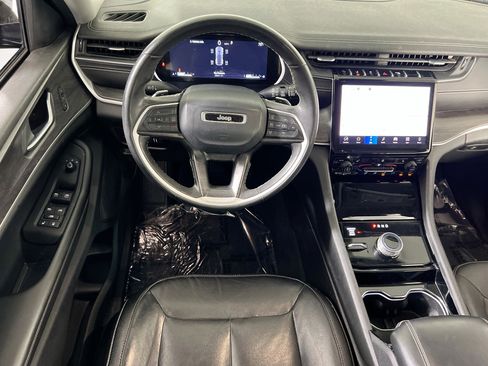 Used 2023 Jeep Grand Cherokee Limited image 19