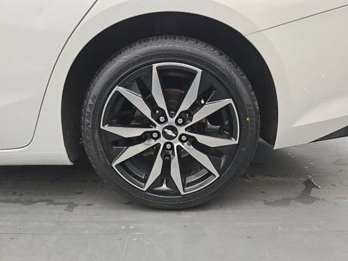 Used 2017 Chevrolet Malibu LT image 16