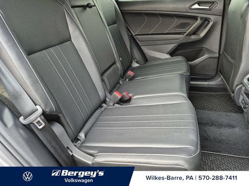 Certified 2022 Volkswagen Tiguan SE R-Line AWD/4WD image 27