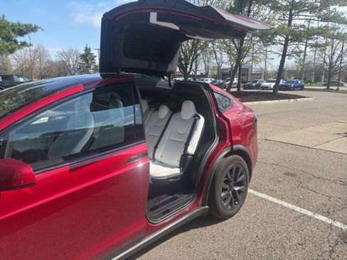 Used 2023 Tesla Model X image 7