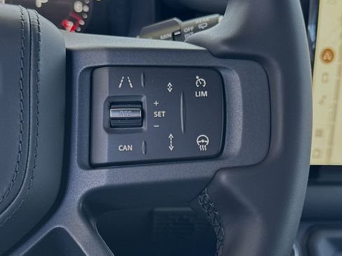 New 2024 Land Rover Defender 130 X-Dynamic SE AWD/4WD image 25