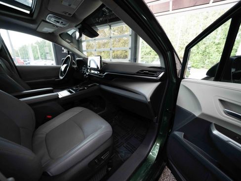 Used 2024 Toyota Sienna Limited AWD/4WD image 26