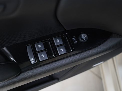 Used 2013 Cadillac XTS Luxury image 20