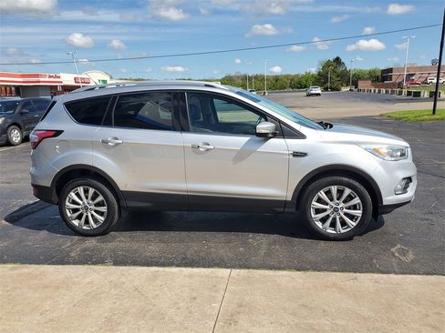 Used 2017 Ford Escape Titanium image 5