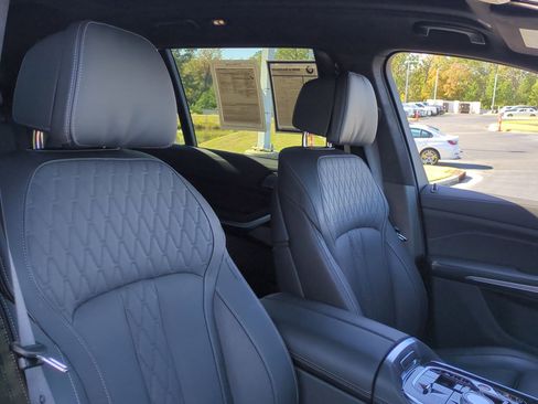 Used 2025 BMW X7 M60i image 35
