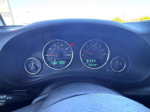 Used 2017 Jeep Wrangler Unlimited Rubicon w/ Connectivity Group image 30