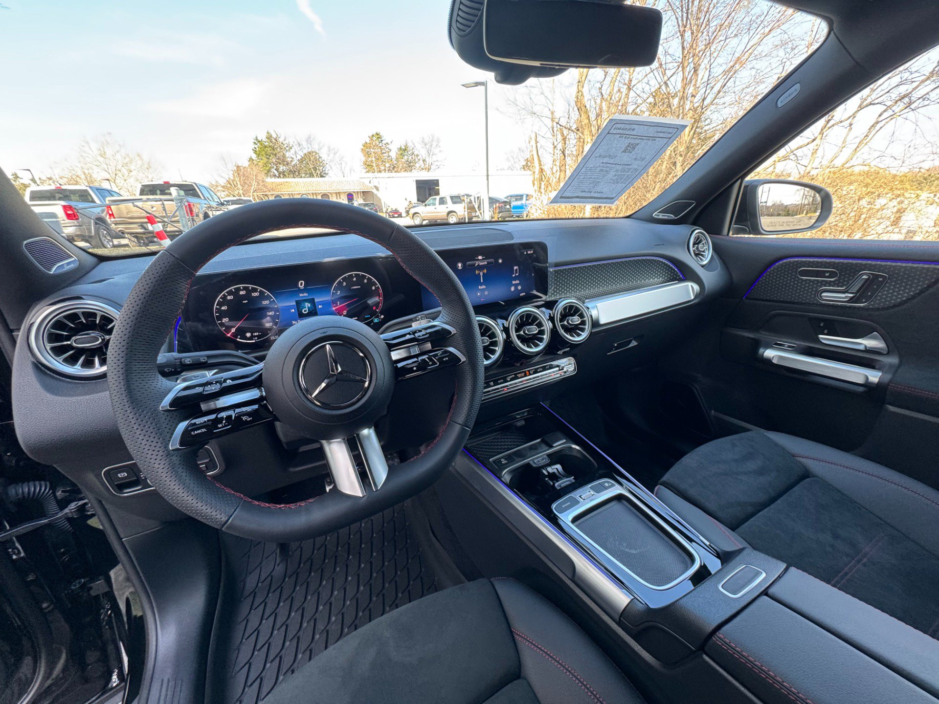 Used 2025 Mercedes-Benz GLB 250 w/ AMG Night Package image 11