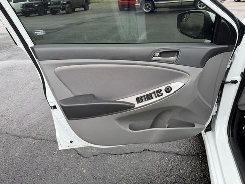 Used 2016 Hyundai Accent SE w/ Option Group 02 FWD image 11