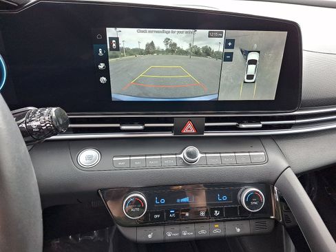 Used 2024 Hyundai Elantra Limited FWD image 15