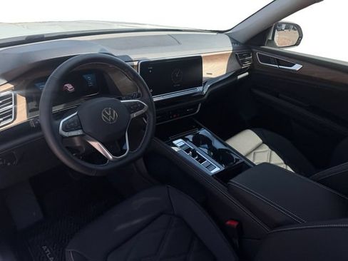 New 2026 Volkswagen Atlas SE FWD image 10
