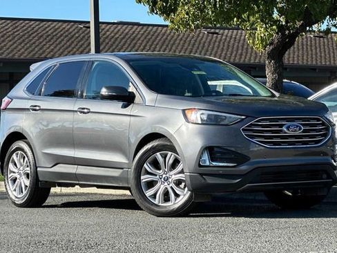 Certified 2022 Ford Edge Titanium image 2