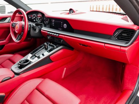 Certified 2022 Porsche 911 Carrera 4S image 27