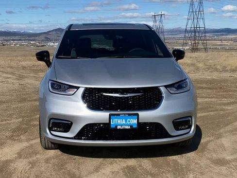 New 2026 Chrysler Pacifica Limited image 3