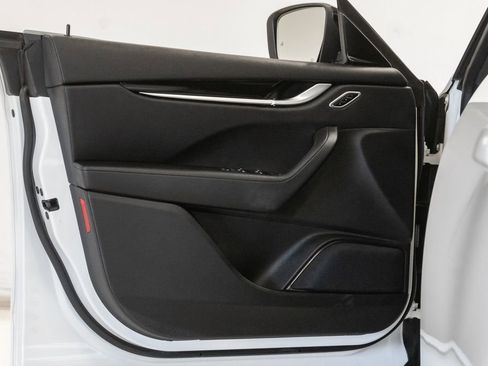 Used 2022 Maserati Levante GT image 8