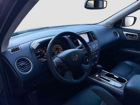 Used 2020 Nissan Pathfinder Platinum image 28