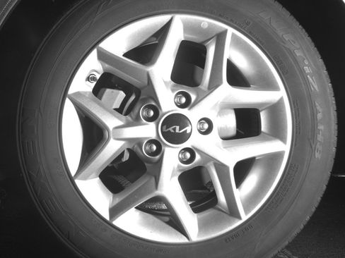 Used 2025 Kia Soul LX w/ LX Technology Package image 12