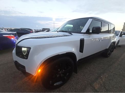 Used 2023 Land Rover Defender 110 V8 AWD/4WD image 3