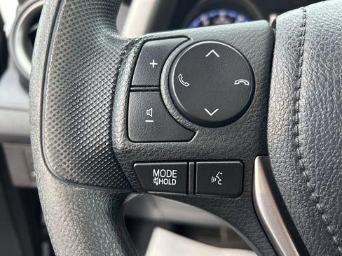 Certified 2018 Toyota RAV4 LE image 21