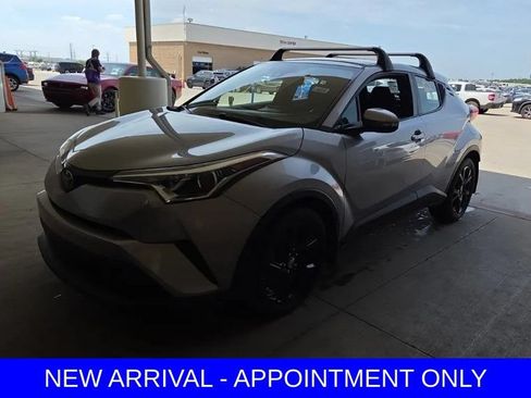 Used 2018 Toyota C-HR XLE FWD image 1