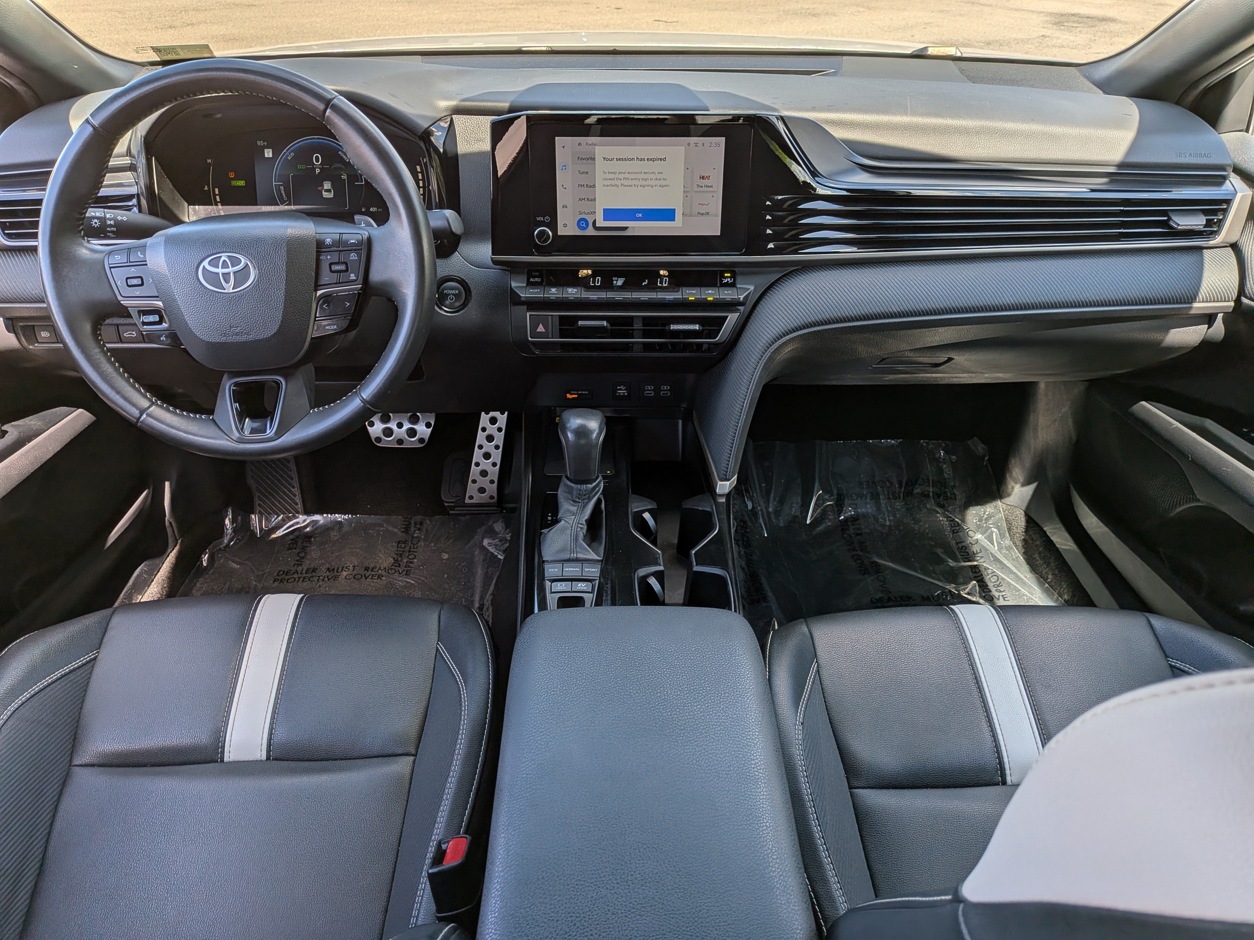 Used 2025 Toyota Camry SE FWD image 15