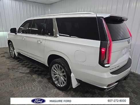 Used 2022 Cadillac Escalade ESV Premium Luxury image 9