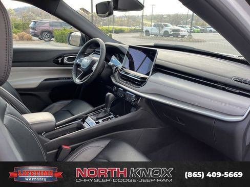 Used 2025 Jeep Compass Limited image 27
