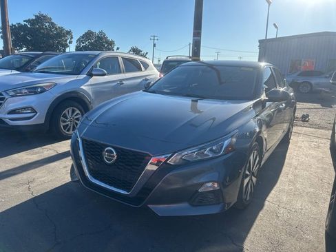 Used 2021 Nissan Altima 2.5 SV image 1