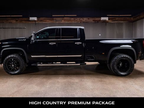 Used 2024 Chevrolet Silverado 3500 High Country w/ High Country Premium Package image 6
