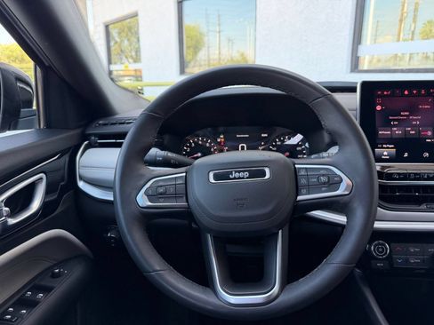 Used 2025 Jeep Compass Limited AWD/4WD image 34