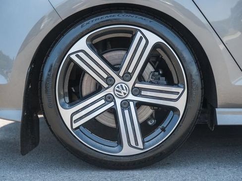 Used 2017 Volkswagen Golf R 4-Door AWD/4WD image 22
