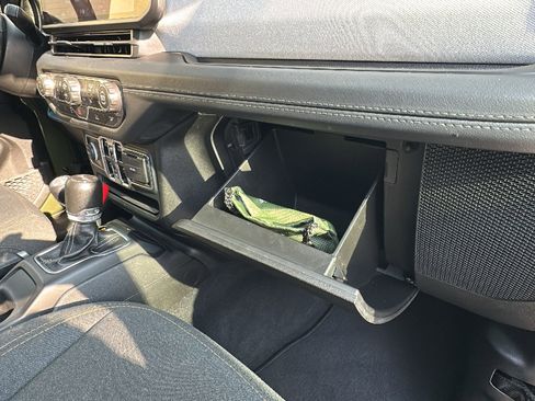 Used 2024 Jeep Wrangler Sahara image 27