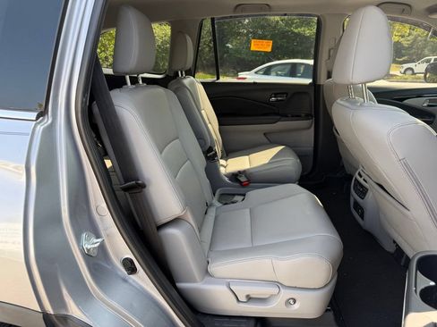 Used 2021 Honda Pilot Touring image 9