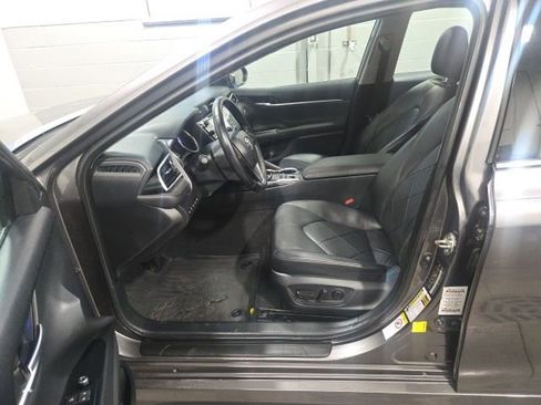 Used 2018 Toyota Camry XLE image 10