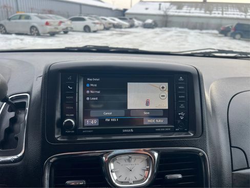 Used 2015 Chrysler Town & Country Touring image 26