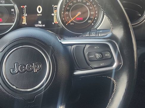 Used 2018 Jeep Wrangler Unlimited Sahara w/ Cold Weather Group AWD/4WD image 15
