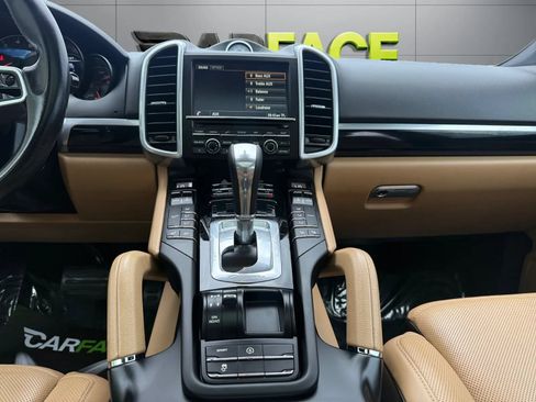 Used 2016 Porsche Cayenne AWD/4WD image 24